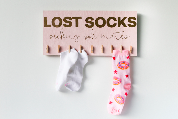 Lost sock sign with pegs